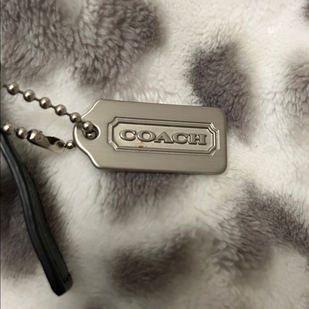 Coach Classic Black Leather Shoulder Bag - Picture 2 of 5
